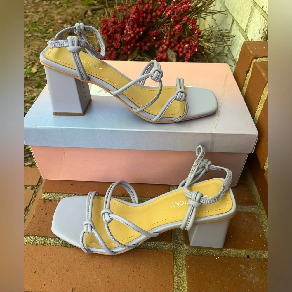 🆕 Lisa and Vicky Lilac color Block Heel Sandals. 7.5